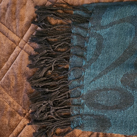 Scarf - Picture 8 of 12